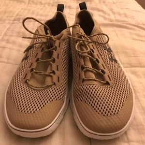 Men’s under armour shoes (Vinted price $25)